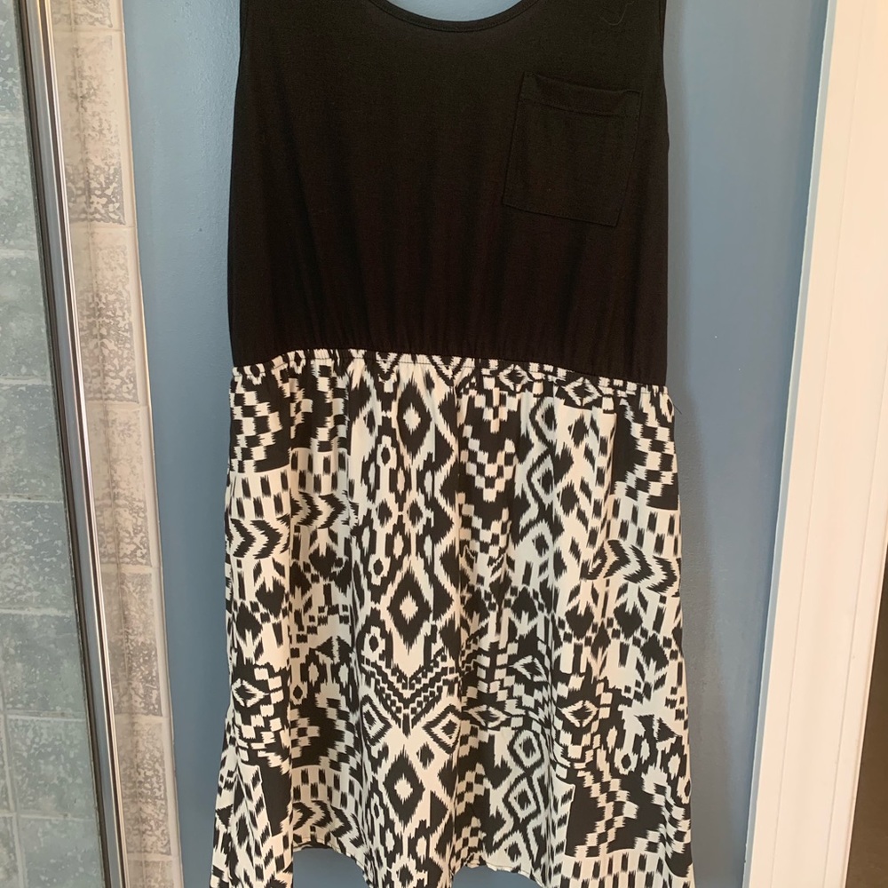 Black and white sleeveless dress